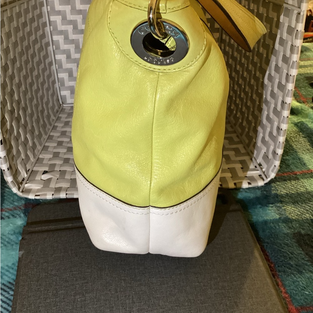 Coach New York Hampton Leather Tote Bag  K1221-19393 - Picture 5 of 11